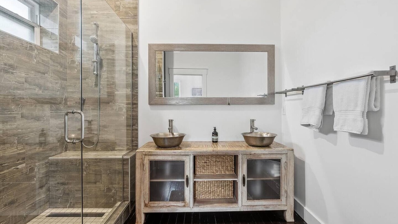 Photo of Bathroom in Laurel Park