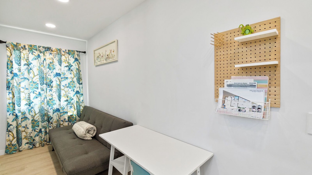 Photo of Livingroom in University Heights