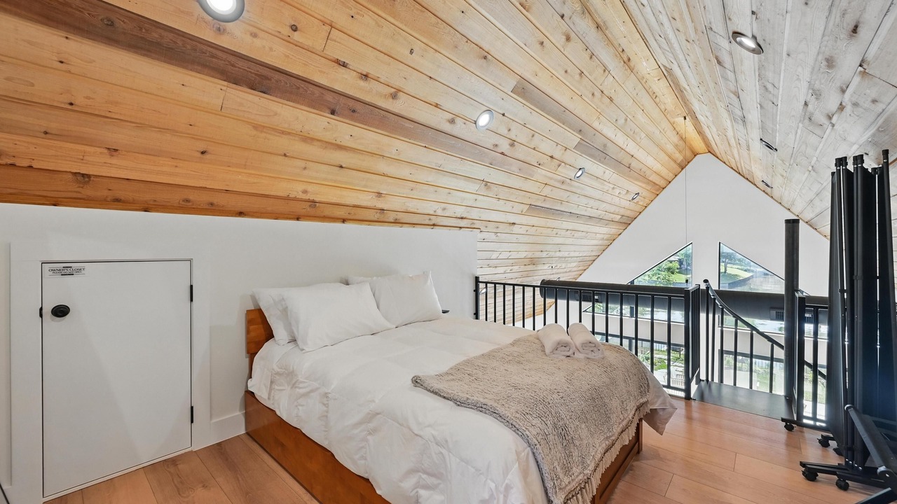 Photo of Bedroom in Tool
