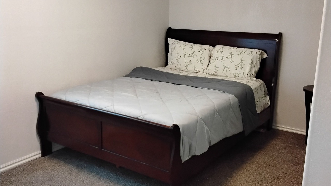Photo of Bedroom in Lake Point