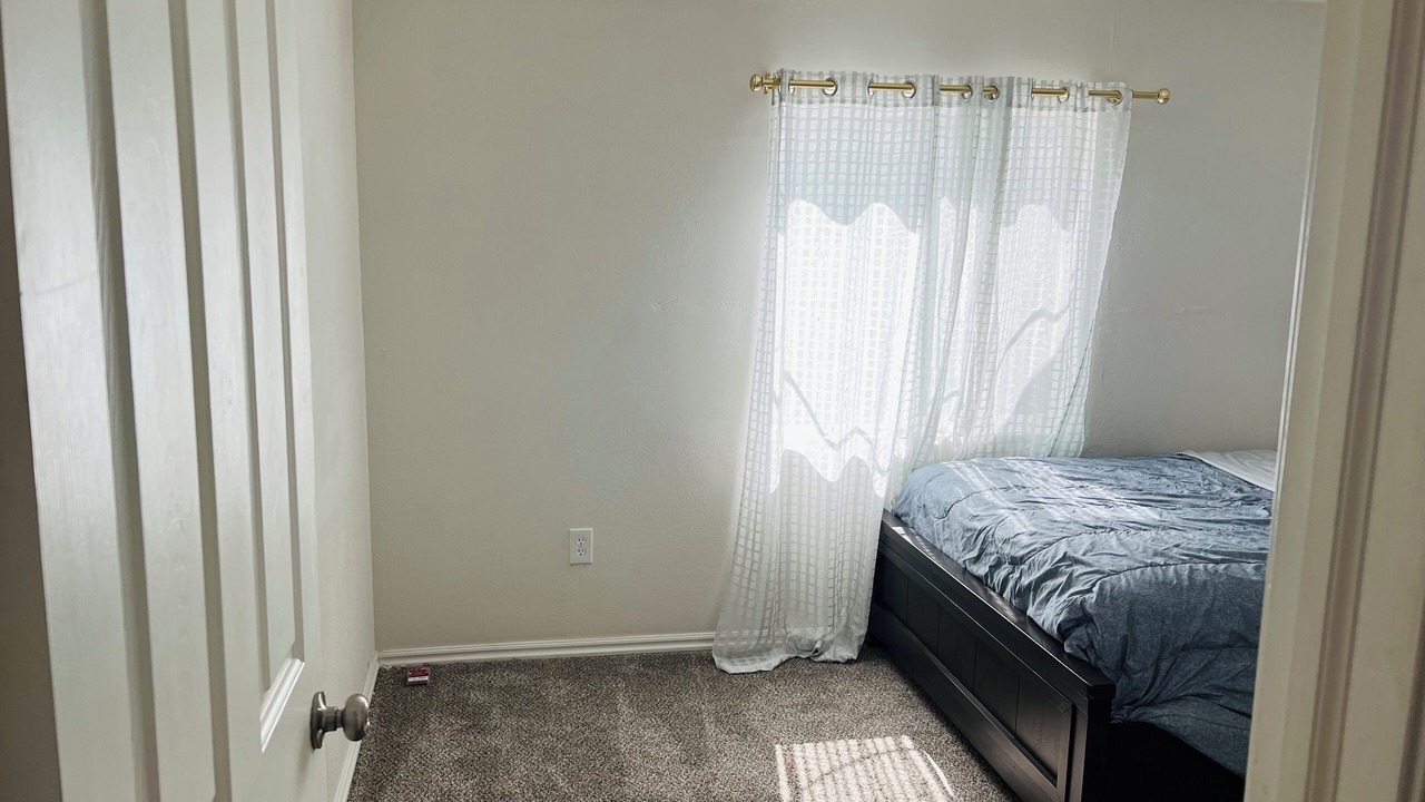 Photo of Bedroom in Lake Point