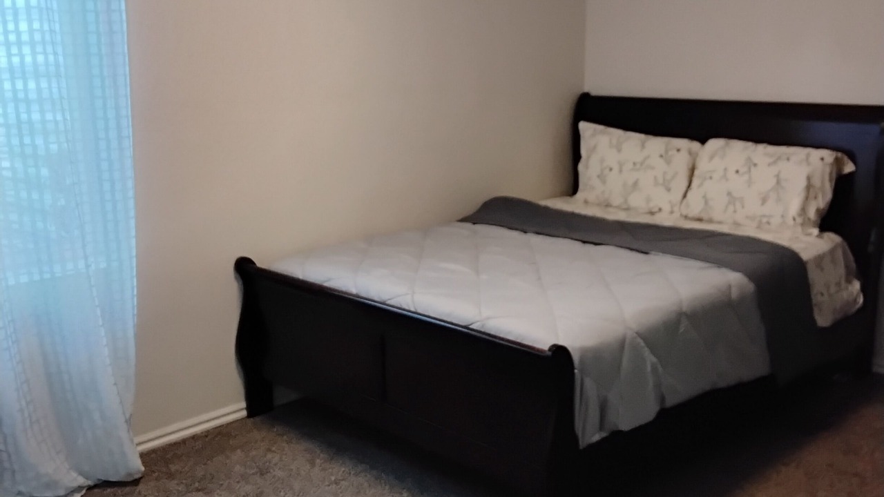 Photo of Bedroom in Lake Point