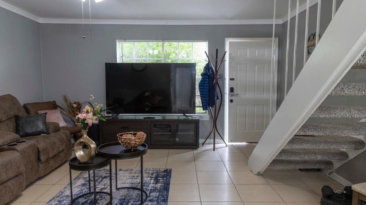 Photo of Livingroom in Woodlake - Briar Meadow