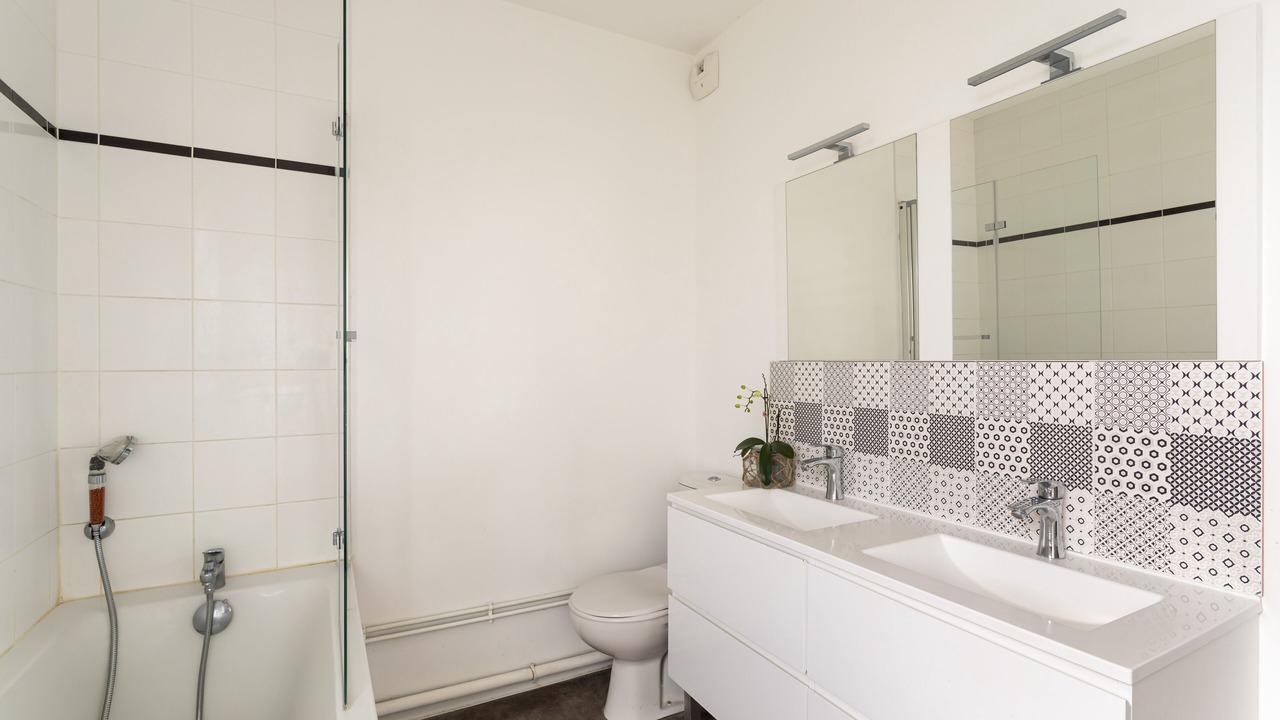 Photo of Bathroom in Saint-Jacques-de-la-Lande