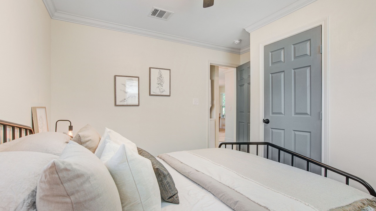 Photo of Bedroom in Shady Acres