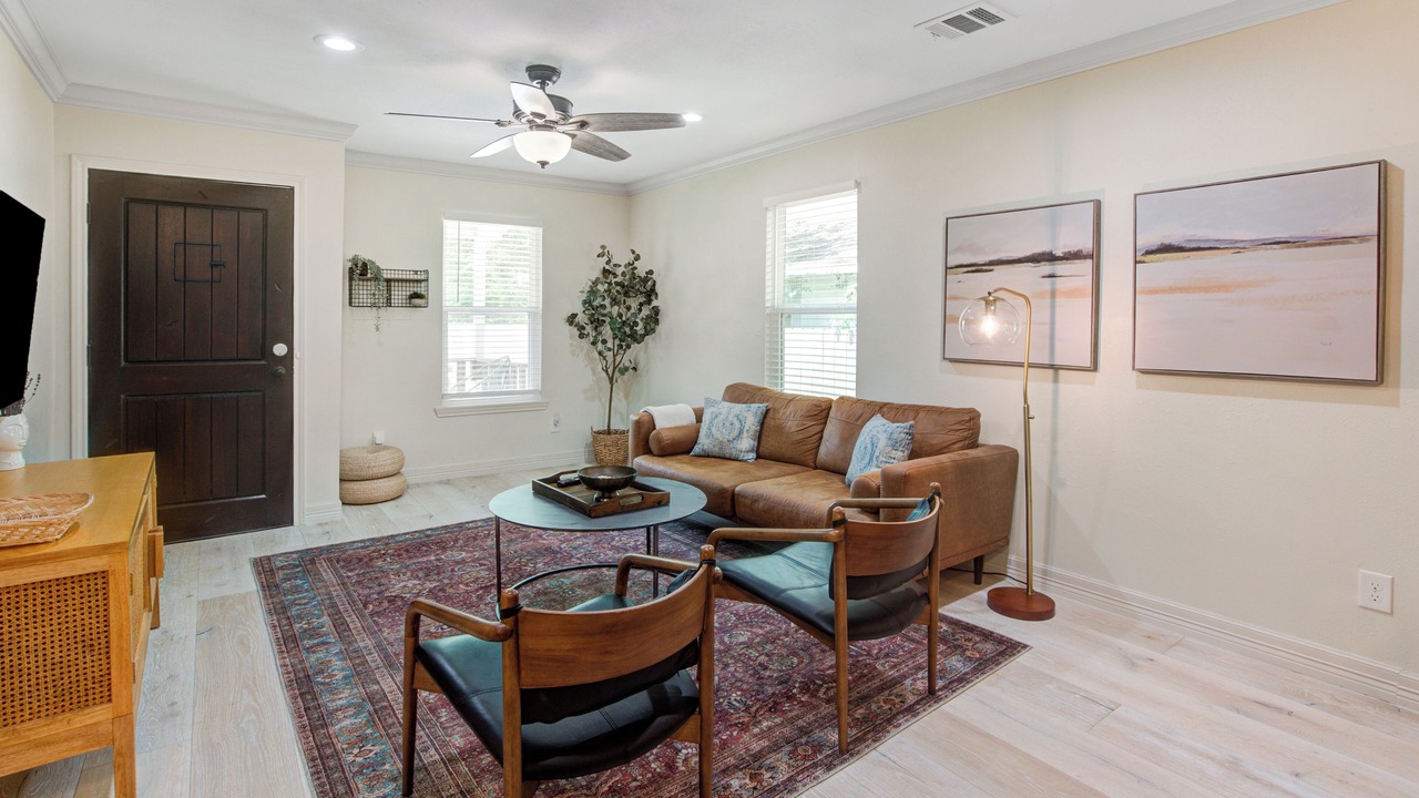 Photo of Livingroom in Shady Acres