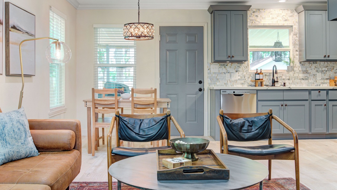 Photo of Livingroom in Shady Acres