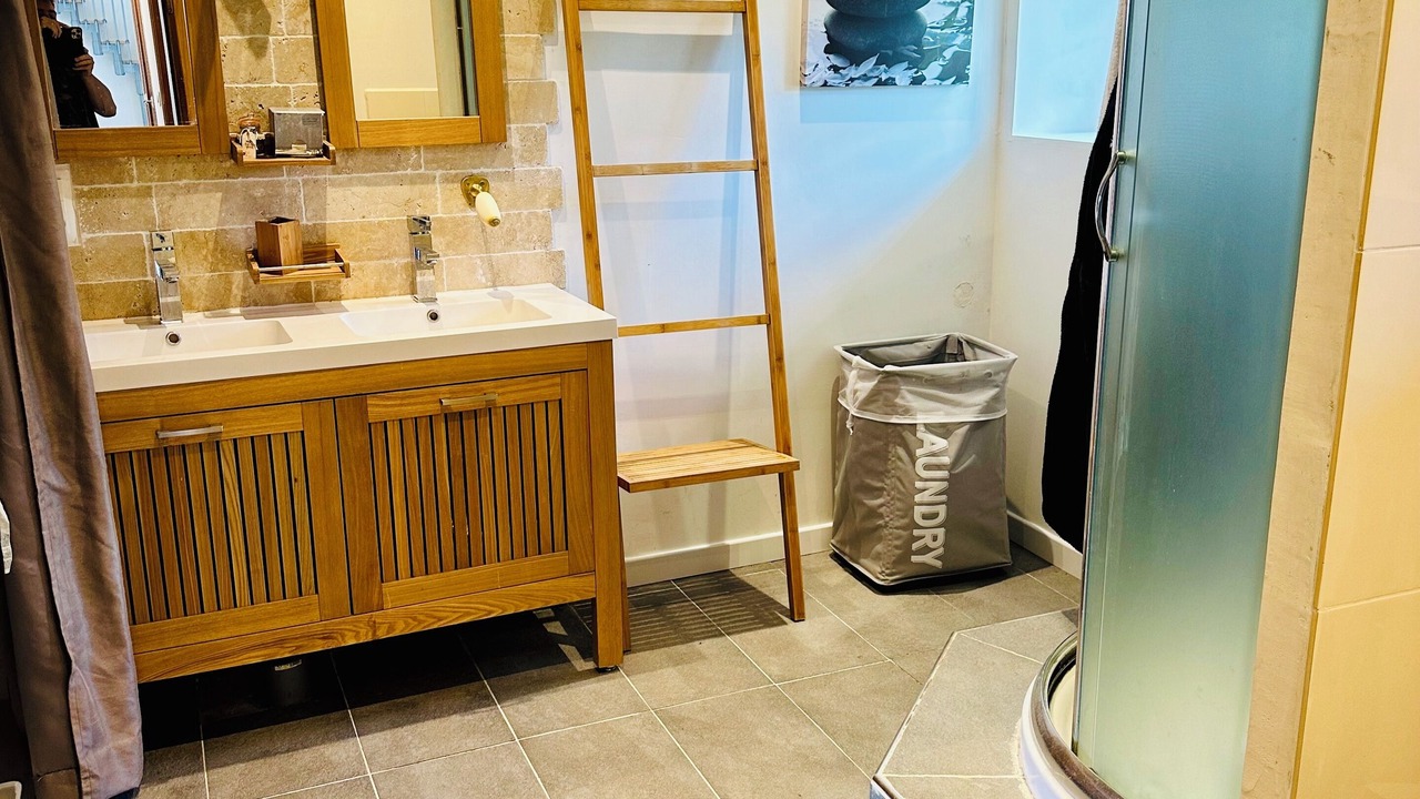 Photo of Bathroom in Saint-Genou