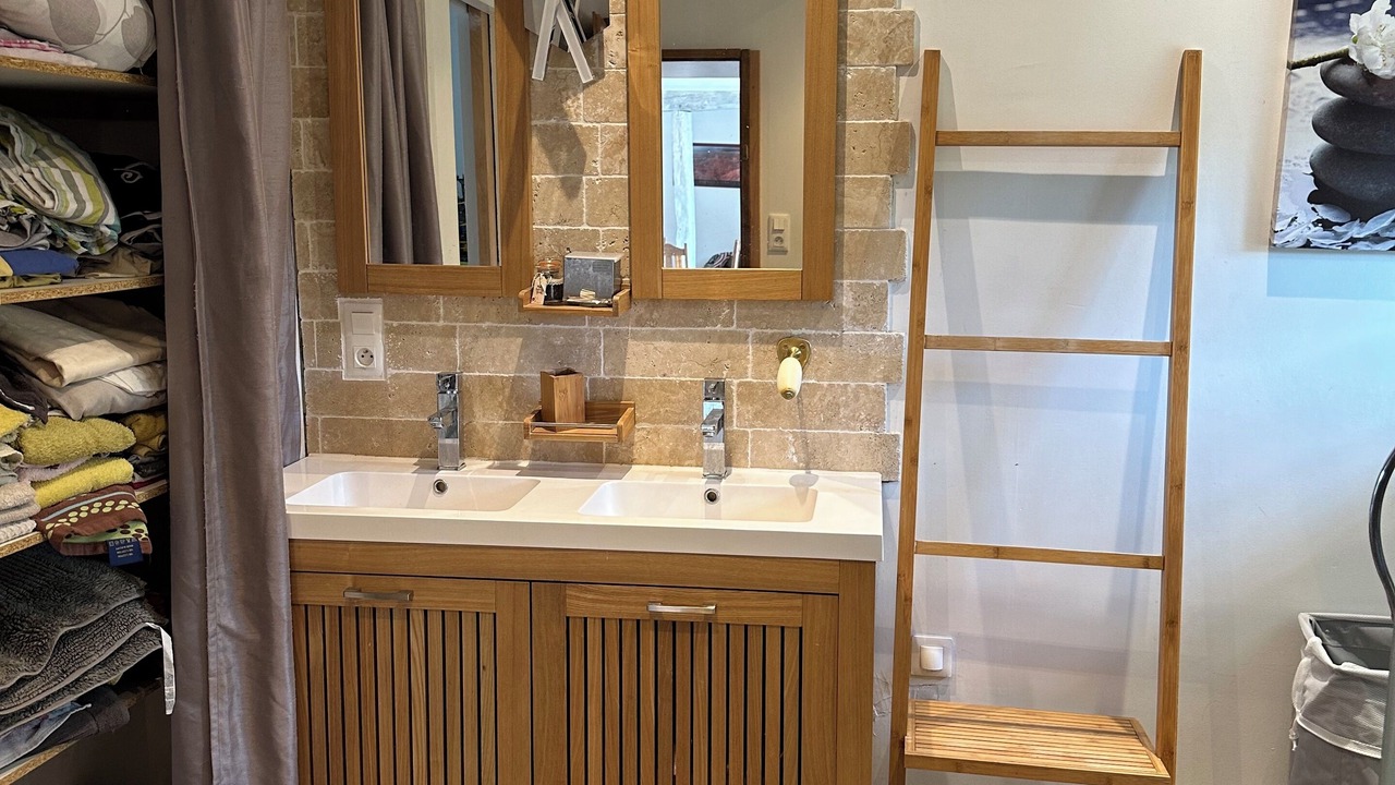 Photo of Bathroom in Saint-Genou