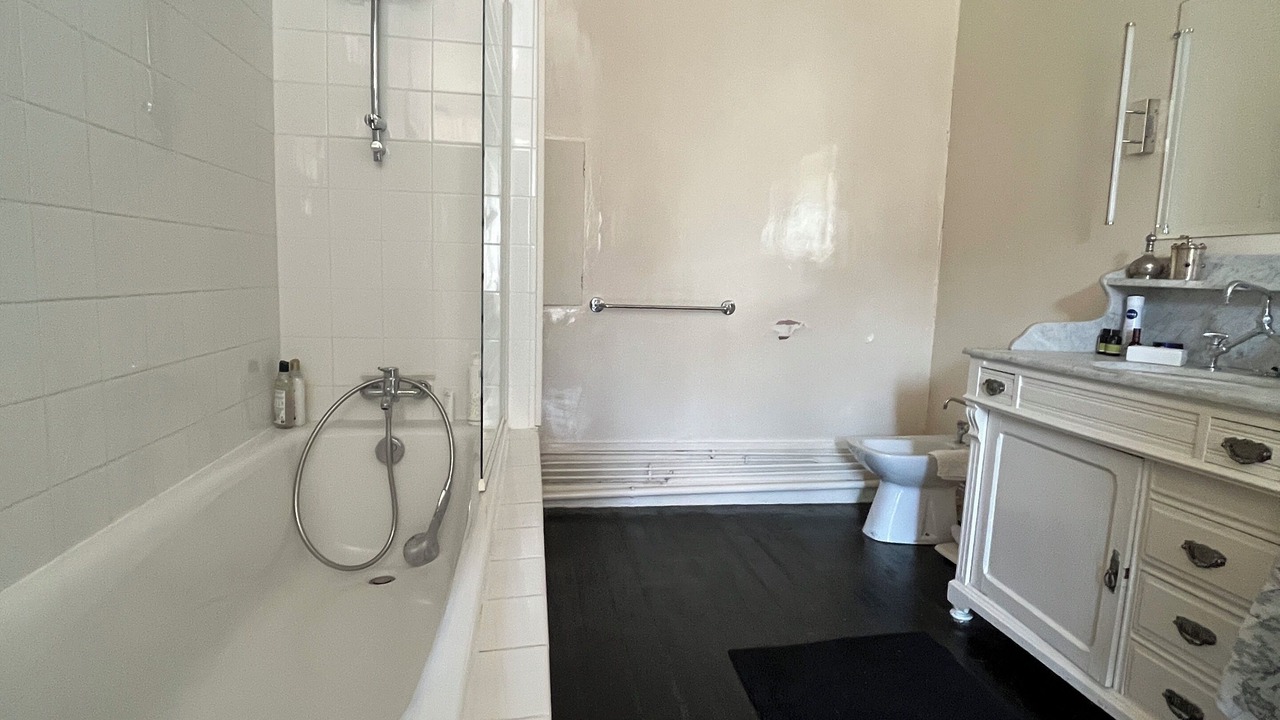 Photo of Bathroom in Fontaine-Sous-Jouy