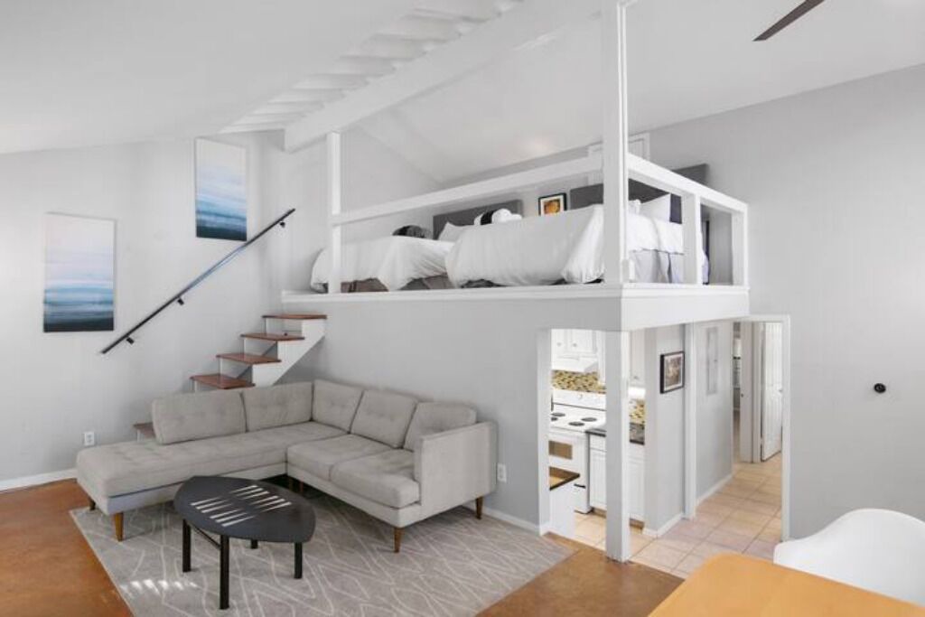 Photo of Livingroom in Barton Hills
