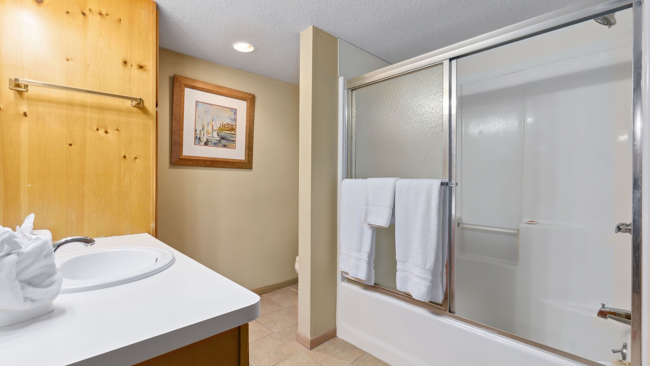 Photo of Bathroom in Lake Shore