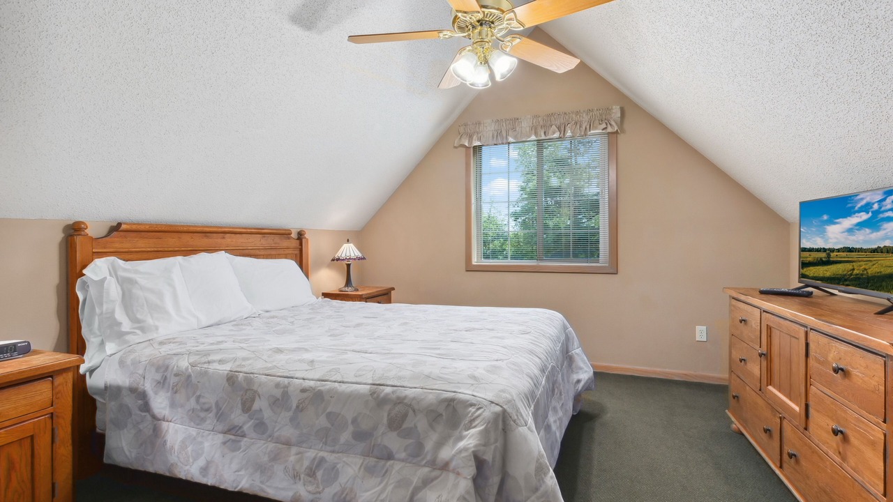 Photo of Bedroom in Lake Shore