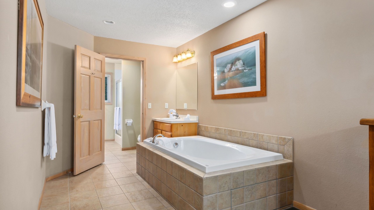 Photo of Bathroom in Lake Shore