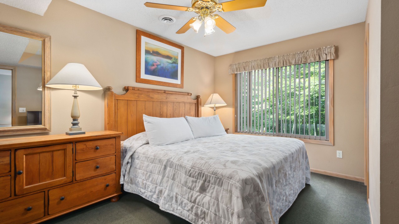 Photo of Bedroom in Lake Shore