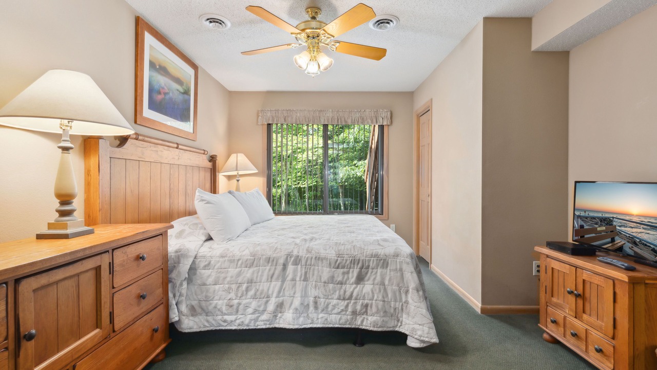Photo of Bedroom in Lake Shore
