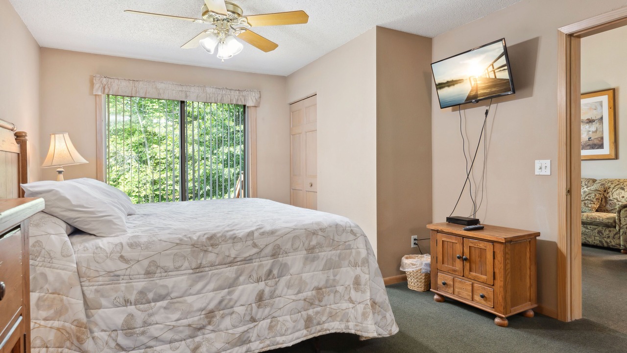 Photo of Bedroom in Lake Shore