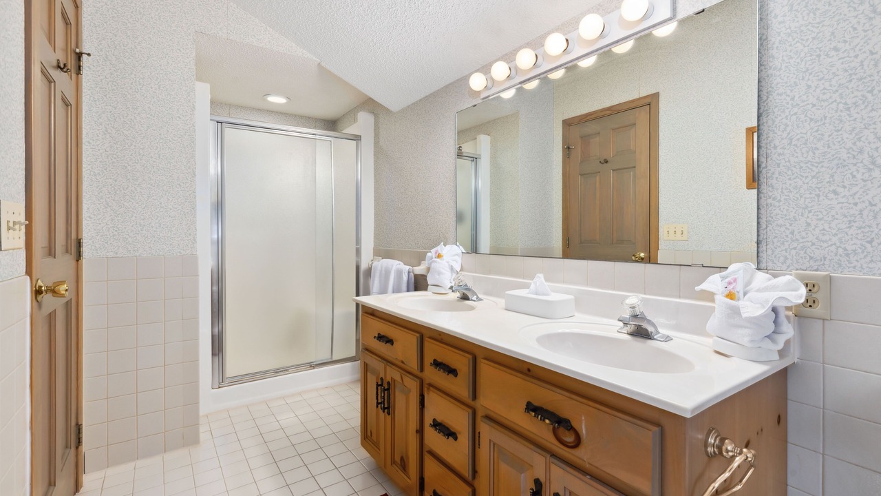 Photo of Bathroom in Lake Shore