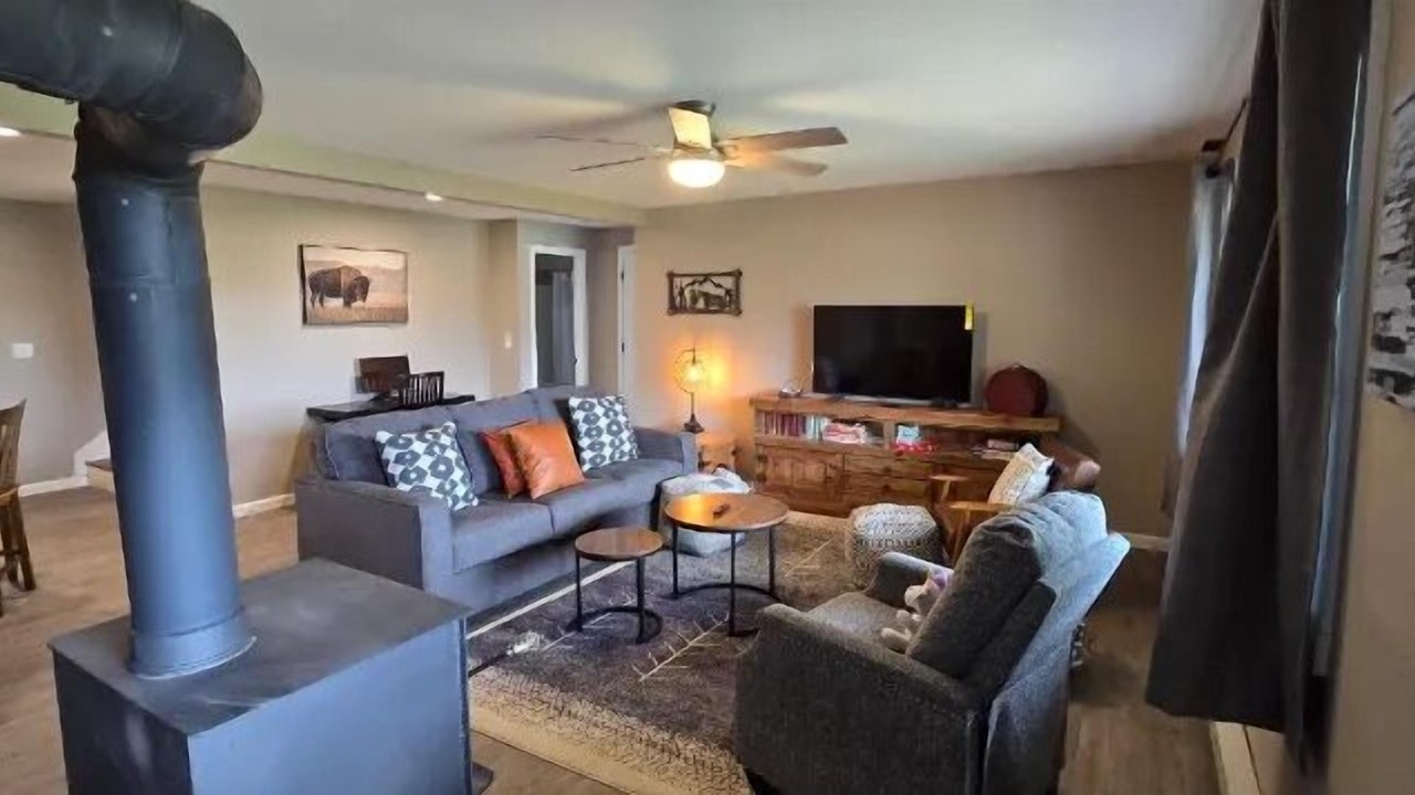 Photo of Livingroom in Custer