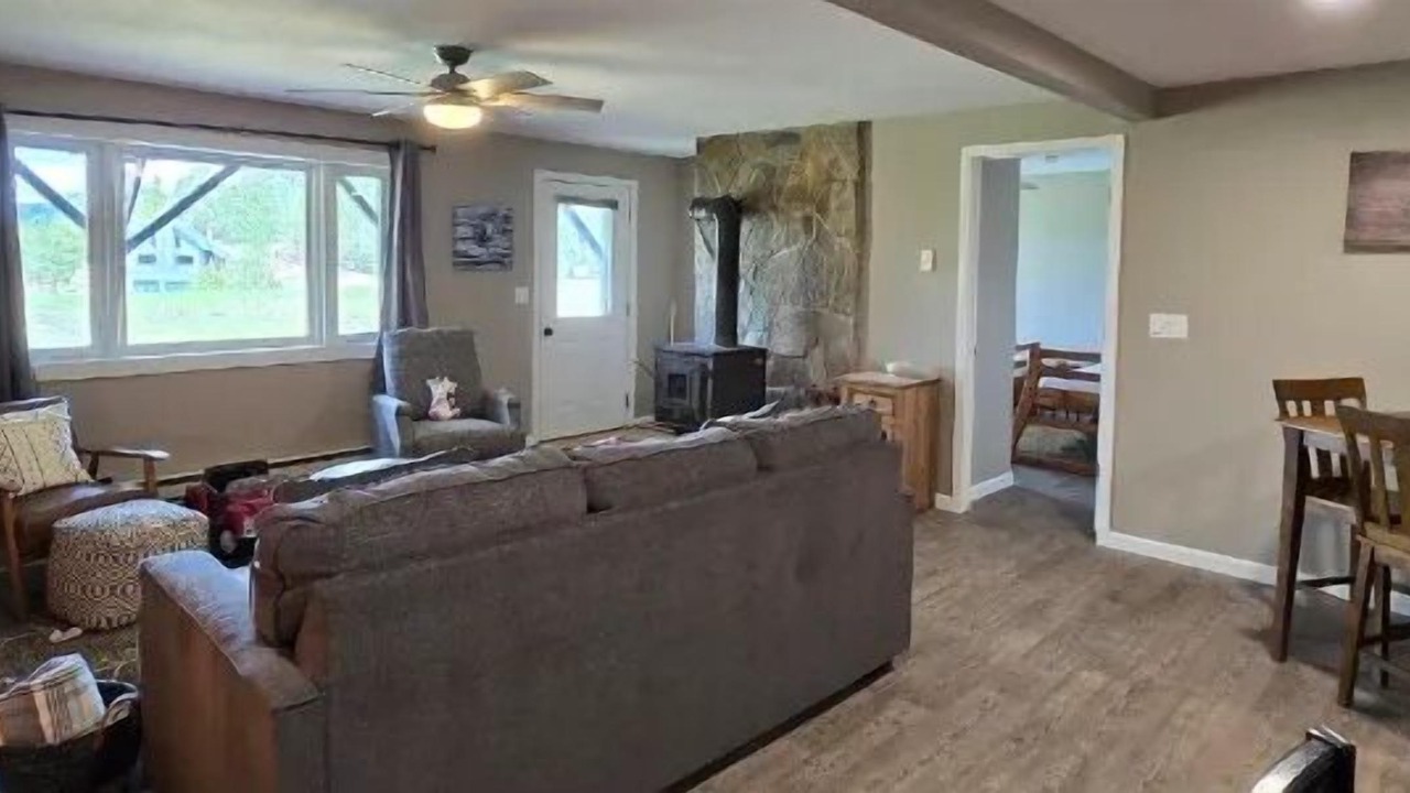 Photo of Livingroom in Custer