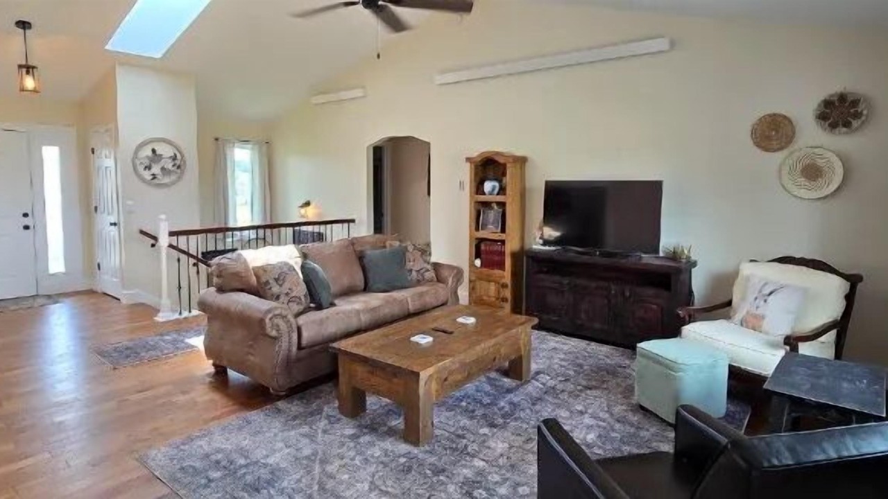 Photo of Livingroom in Custer