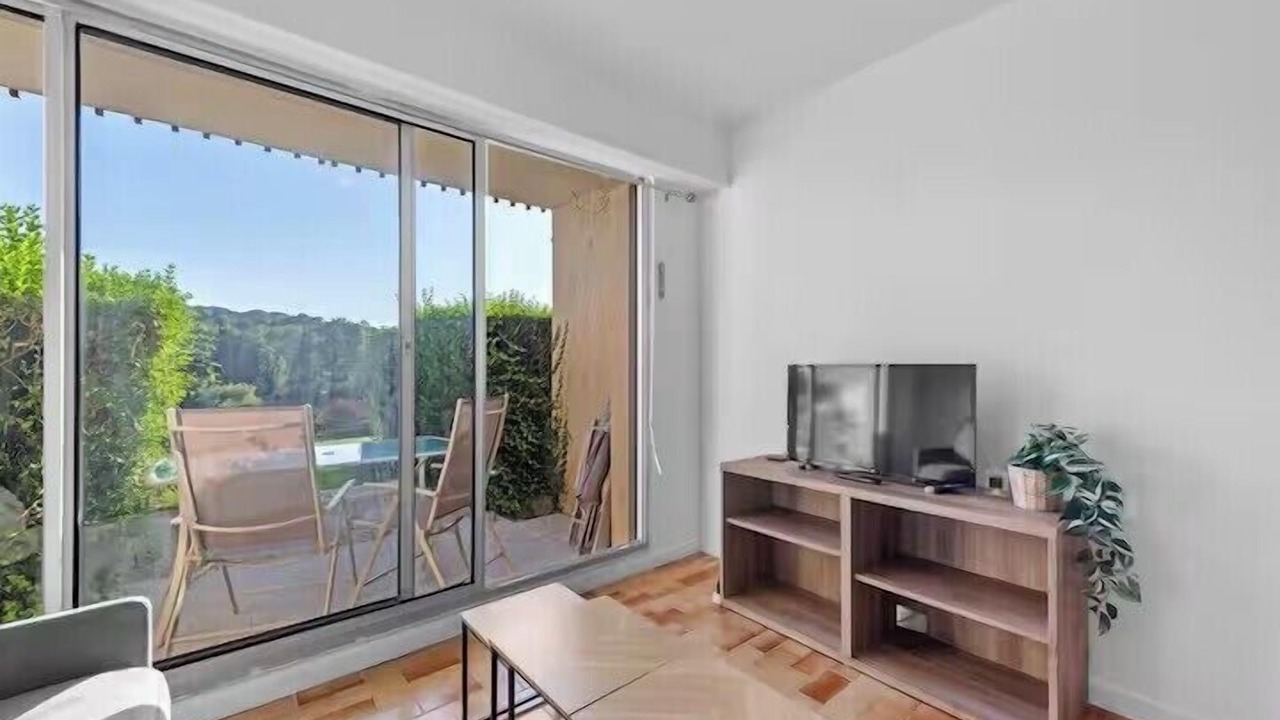 Photo of Livingroom in Clair Valon