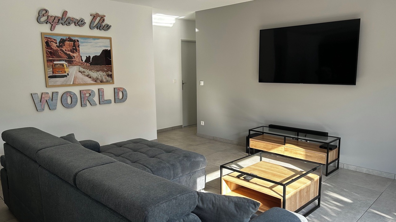 Photo of Livingroom in Servian