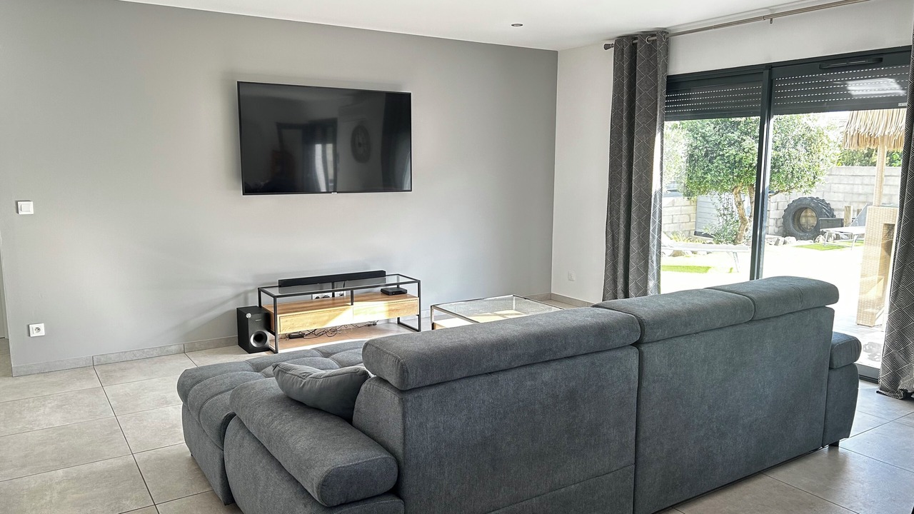 Photo of Livingroom in Servian