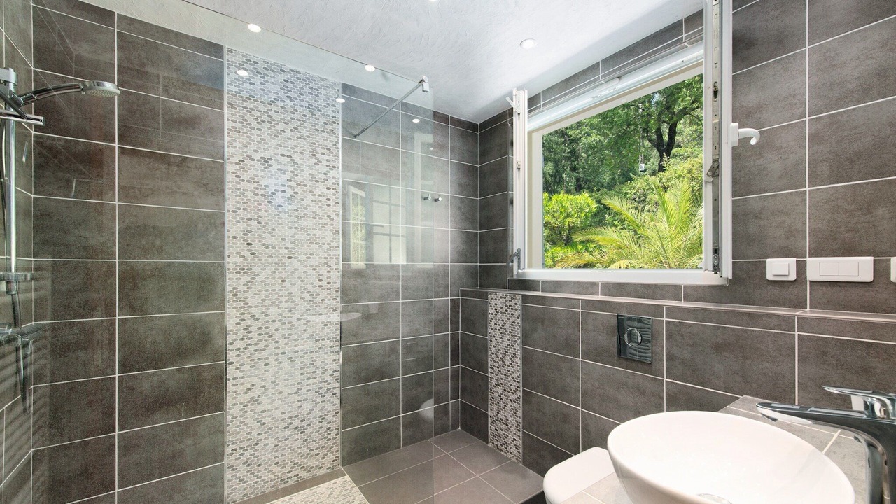 Photo of Bathroom in Flayosc