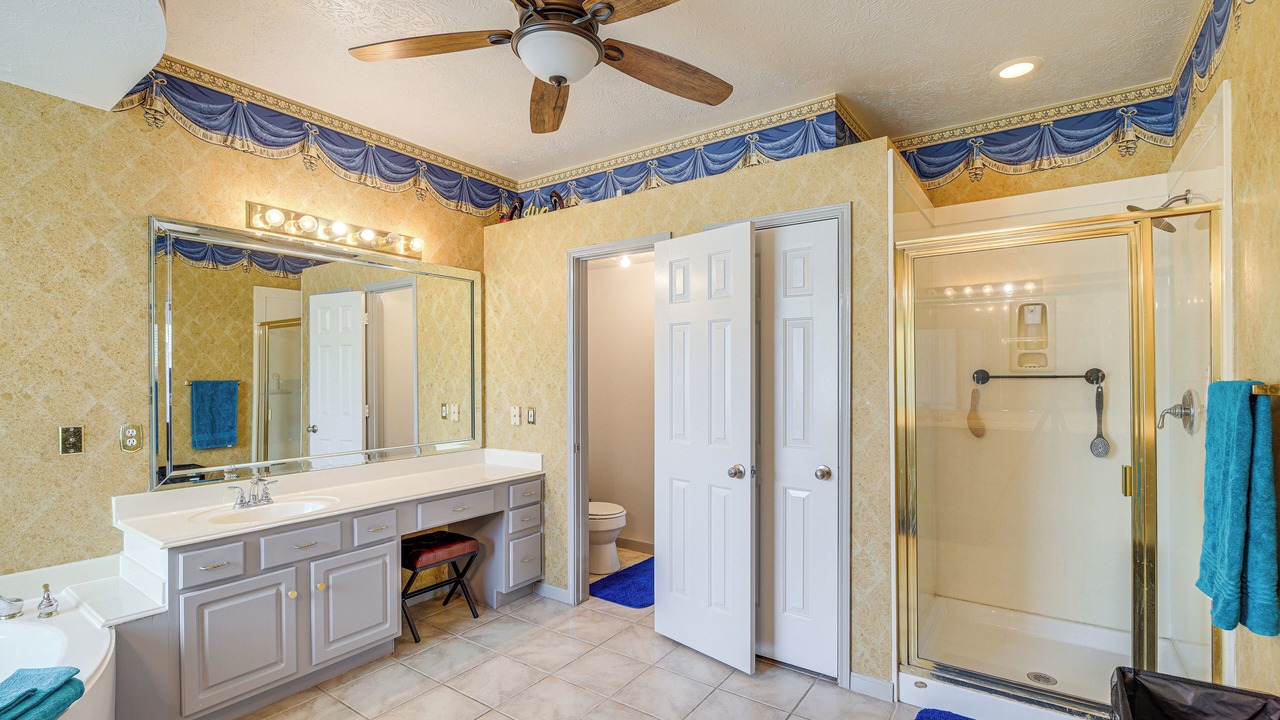 Photo of Bathroom in Cloverleaf