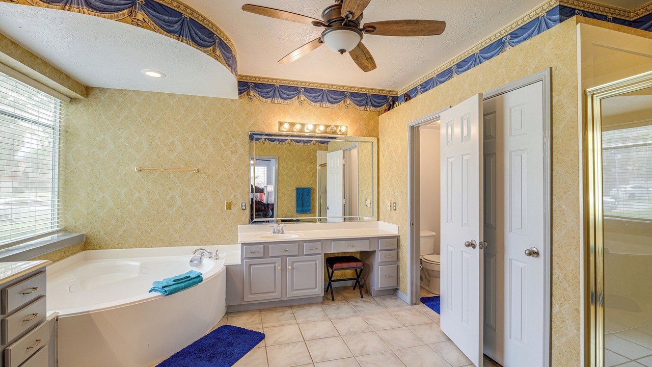 Photo of Bathroom in Cloverleaf