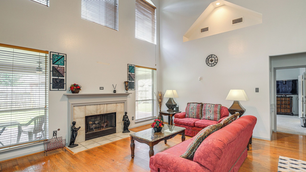 Photo of Livingroom in Cloverleaf