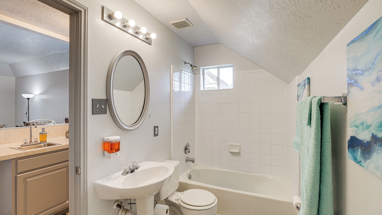 Photo of Bathroom in Cloverleaf