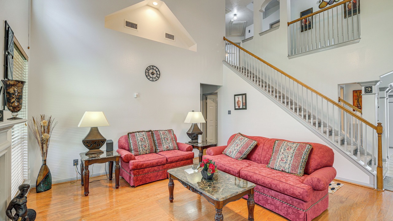 Photo of Livingroom in Cloverleaf