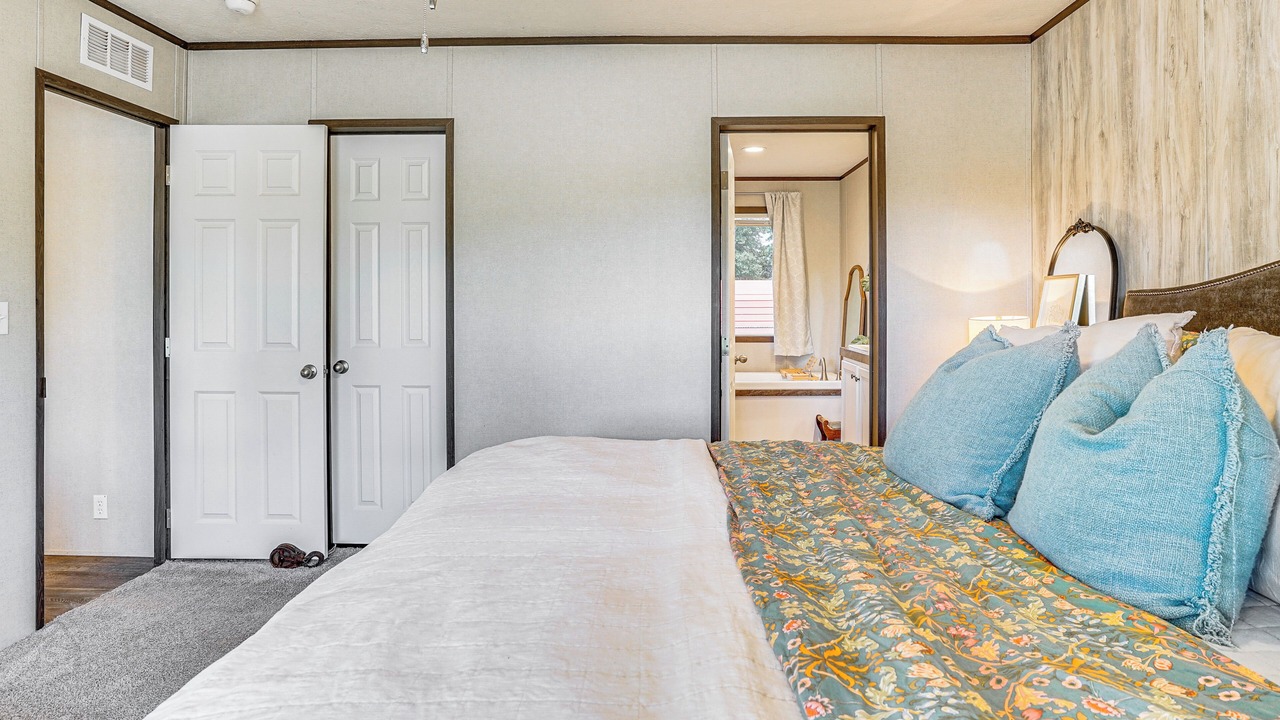 Photo of Bedroom in Graford