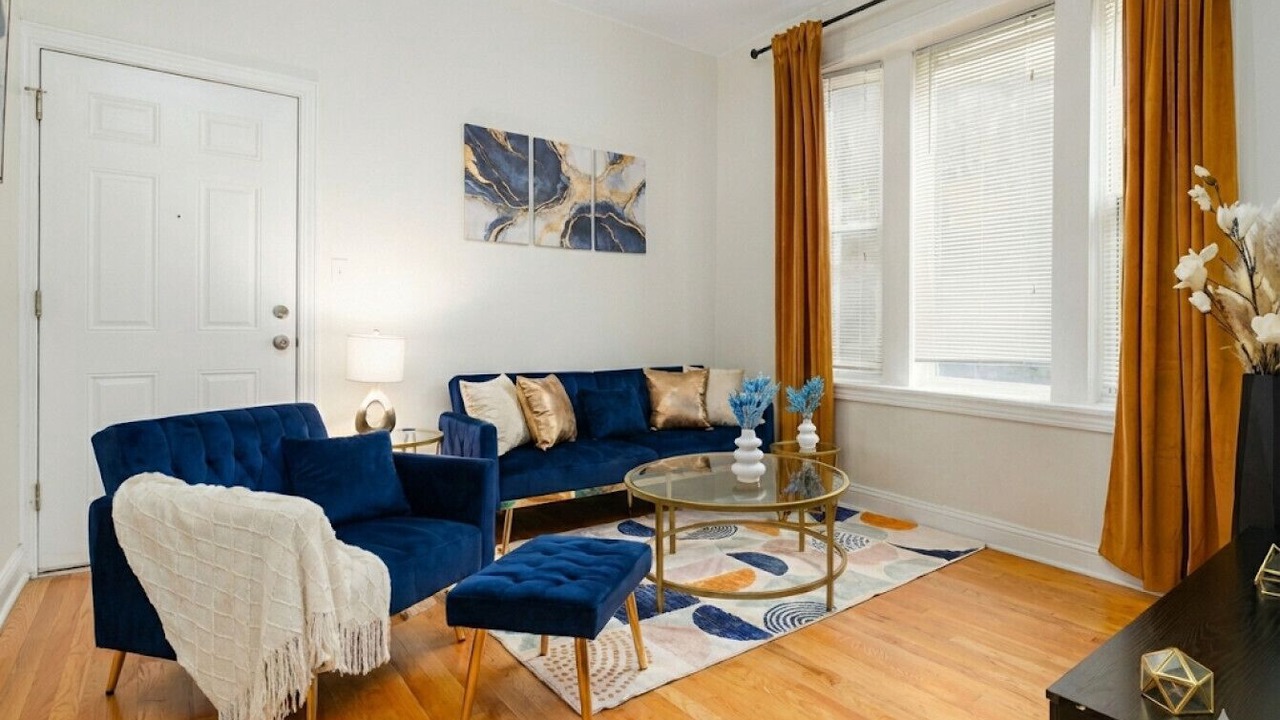 Photo of Livingroom in East Garfield Park