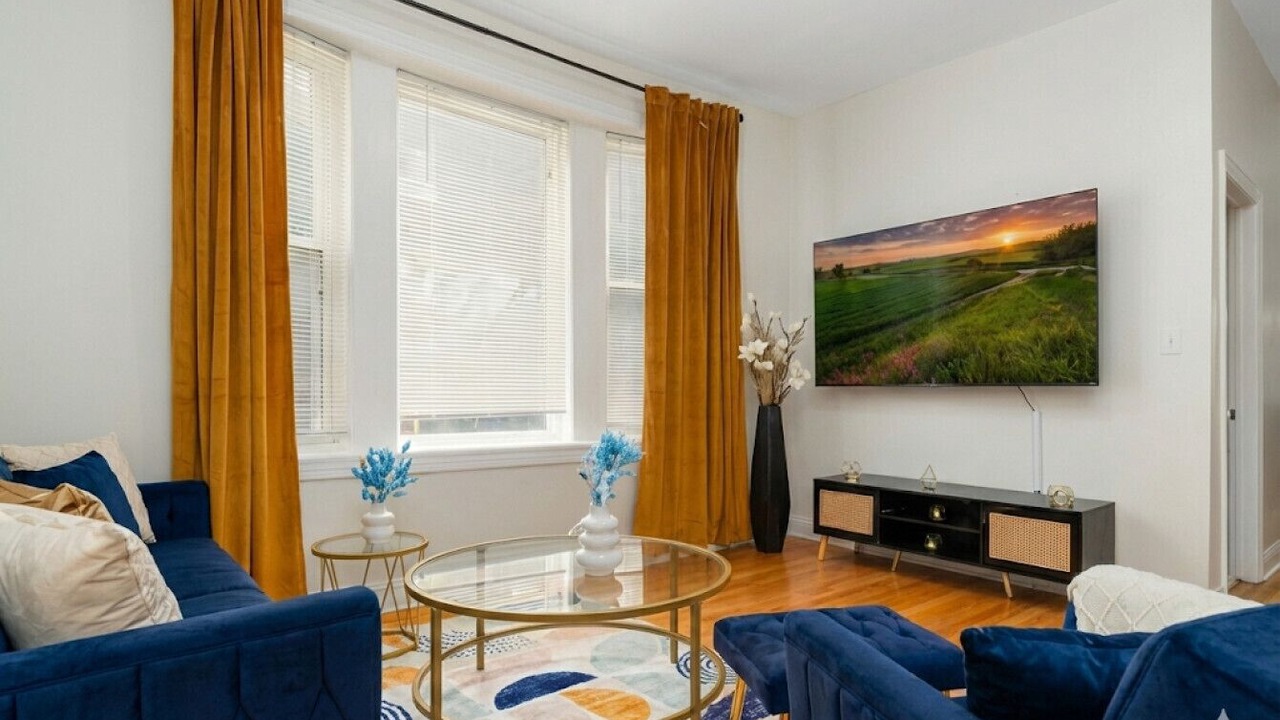 Photo of Livingroom in East Garfield Park