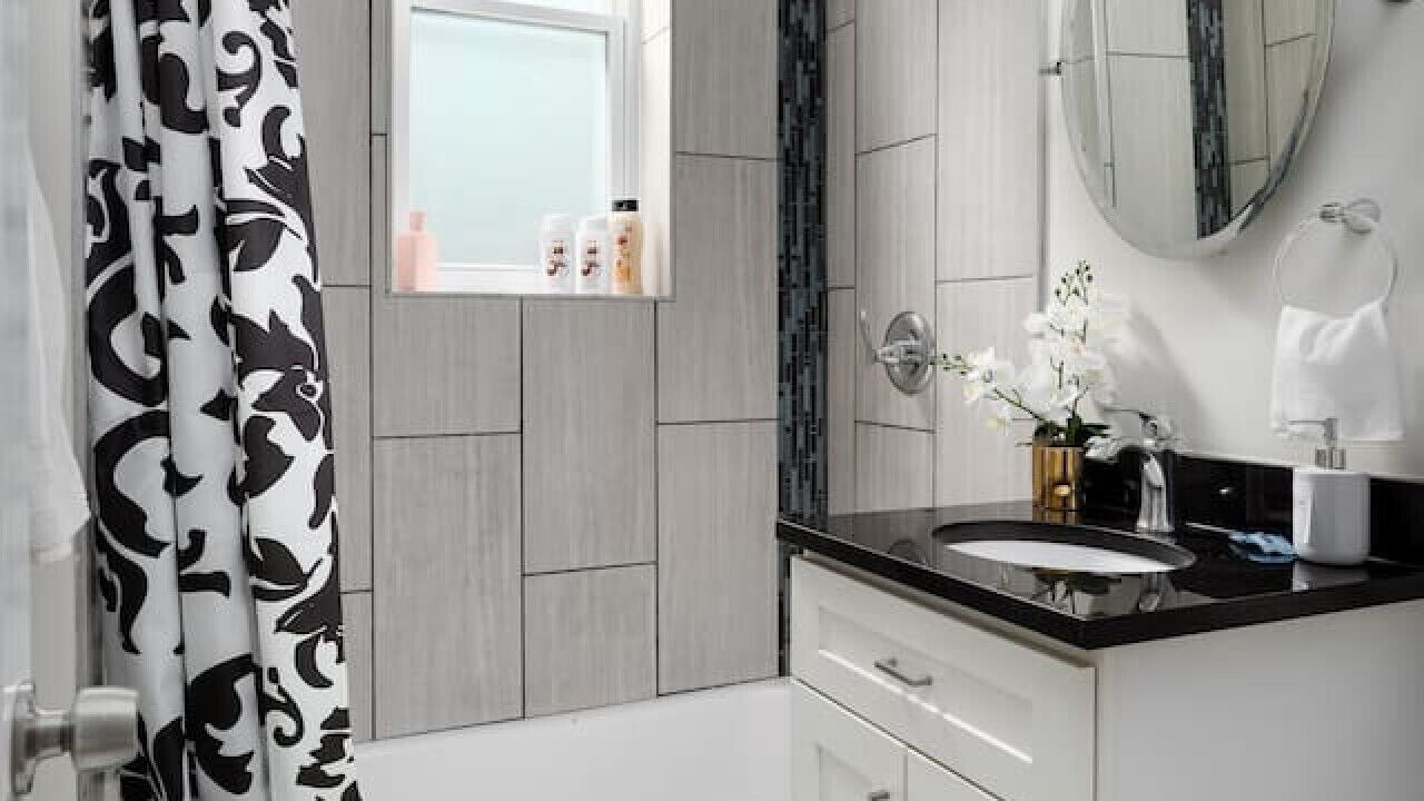 Photo of Bathroom in East Garfield Park