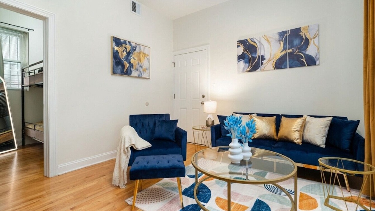 Photo of Livingroom in East Garfield Park