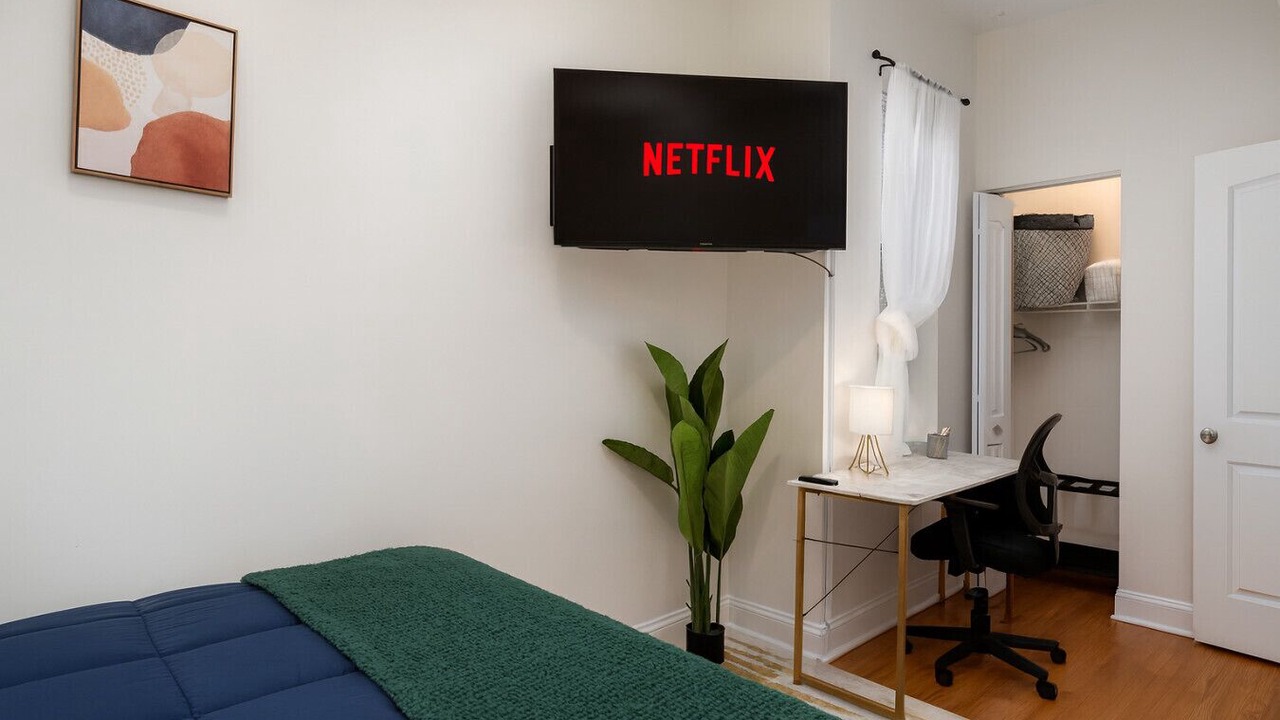 Photo of Bedroom in East Garfield Park