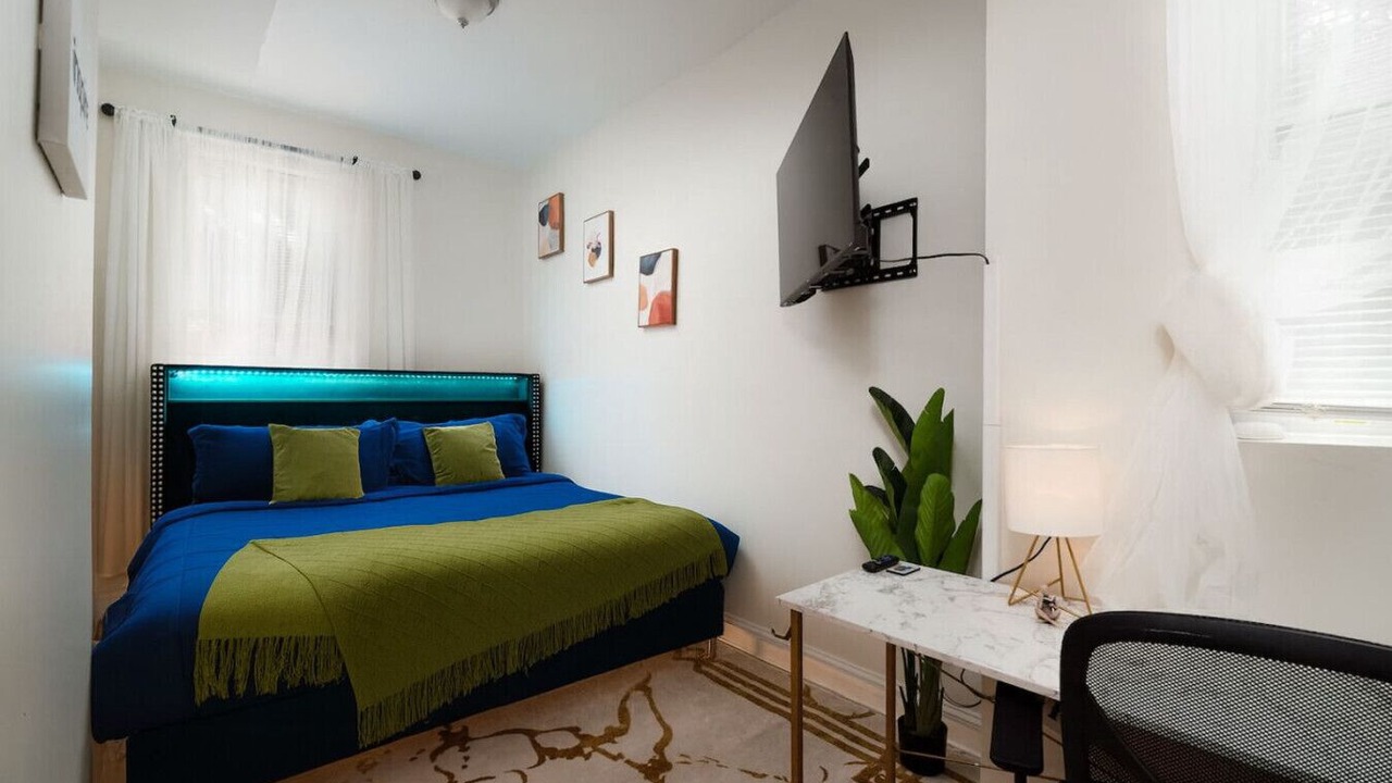 Photo of Bedroom in East Garfield Park