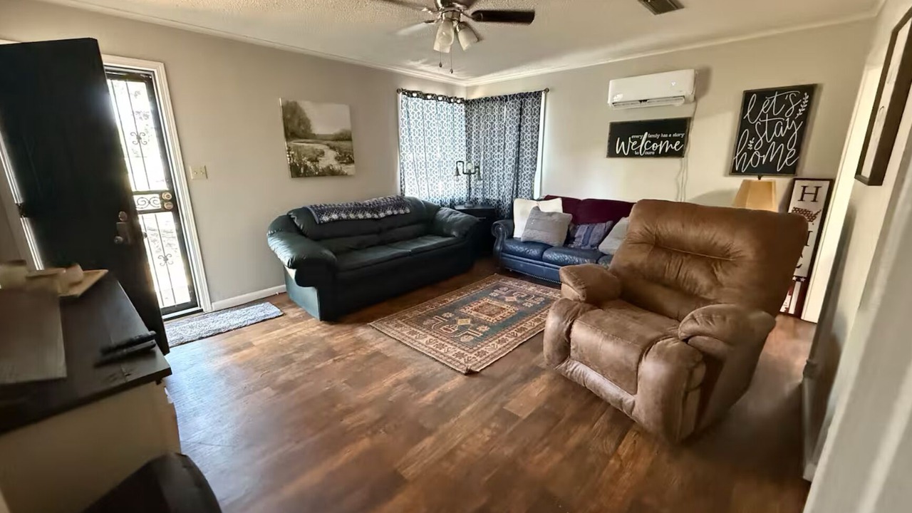 Photo of Livingroom in Clarendon