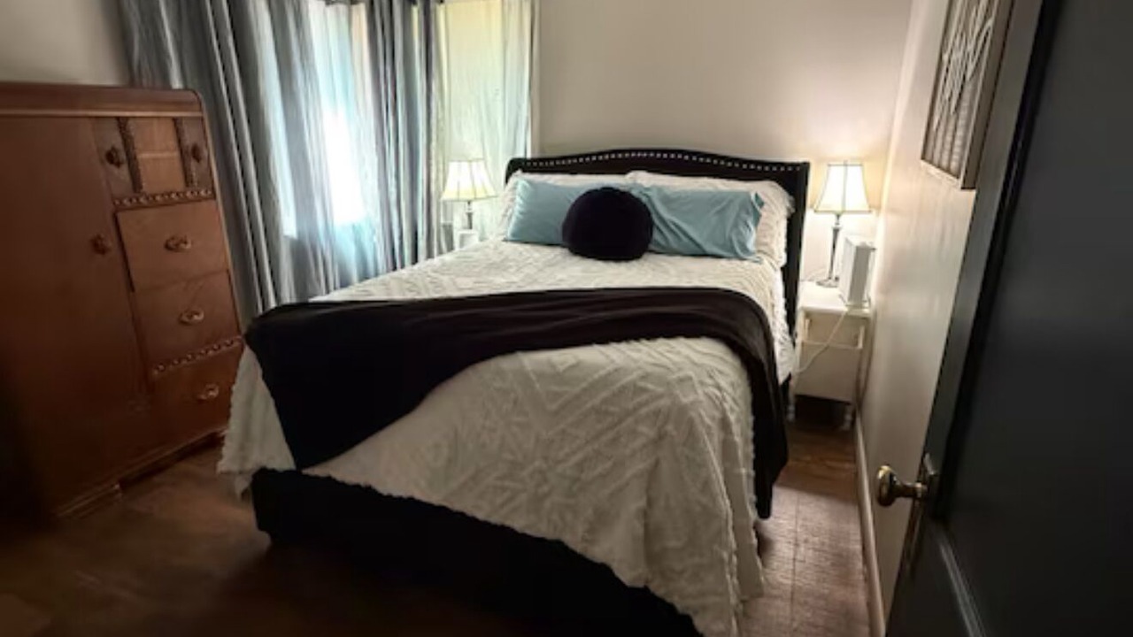 Photo of Bedroom in Clarendon