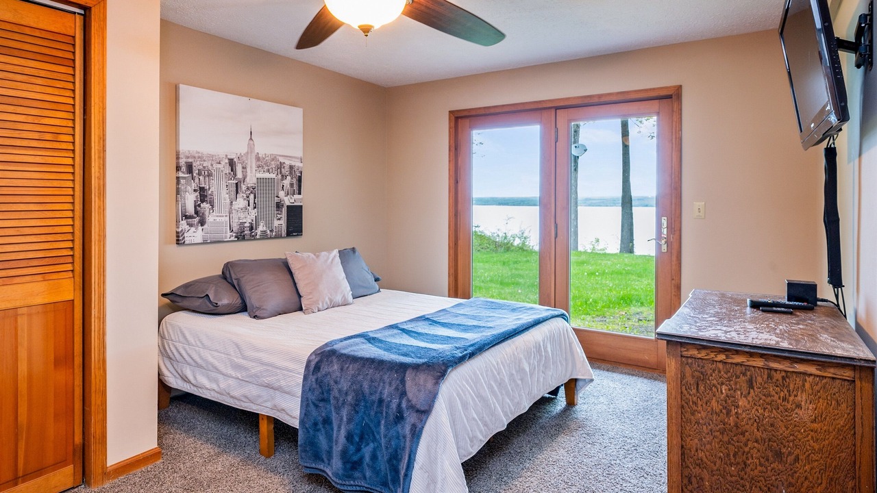 Photo of Others in Ovid