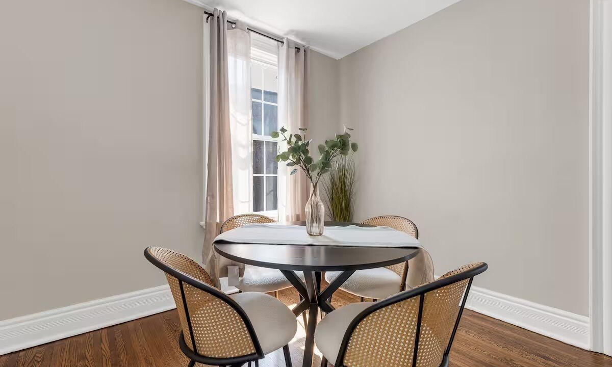 Photo of Livingroom in Downtown