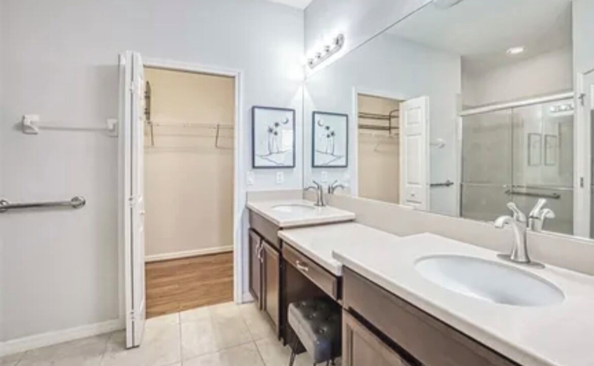 Photo of Bathroom in Biggar