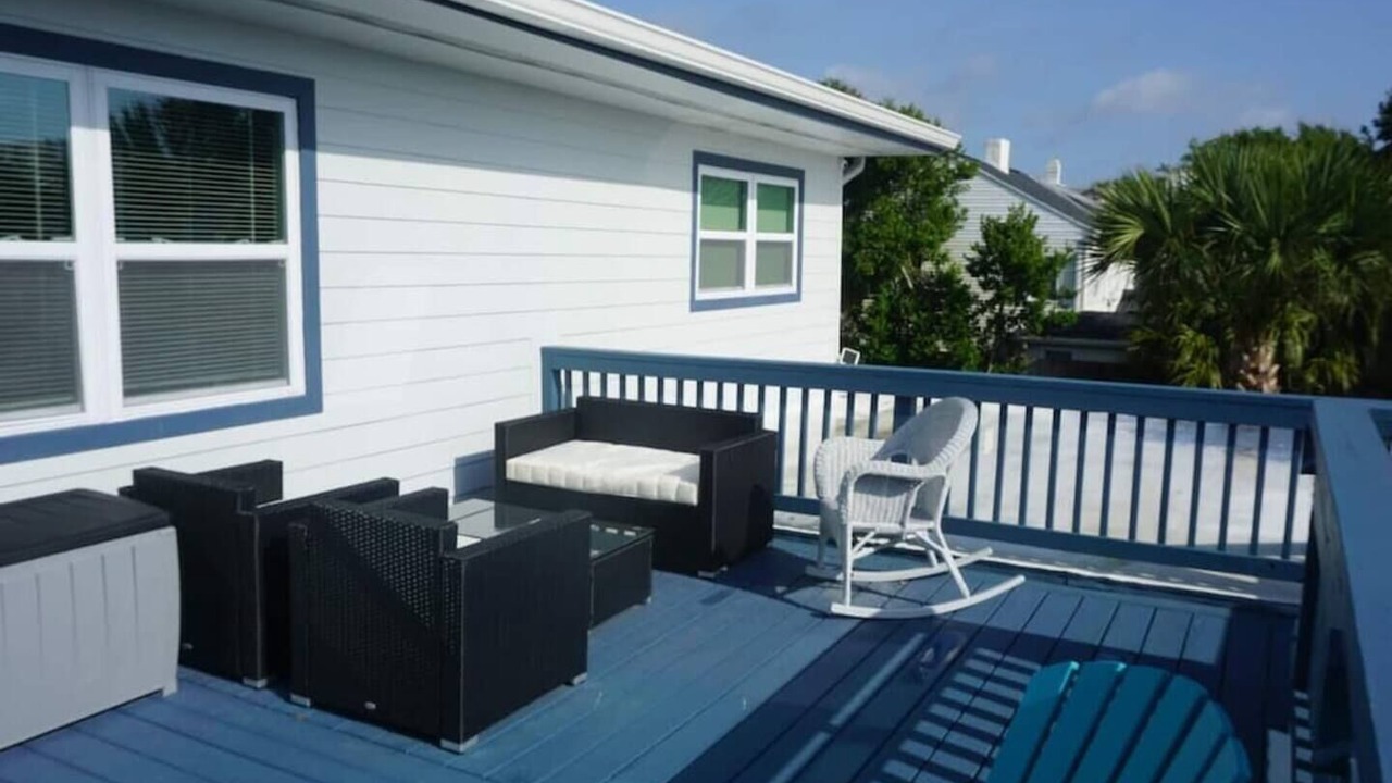 Photo of Others in Smith's Memento