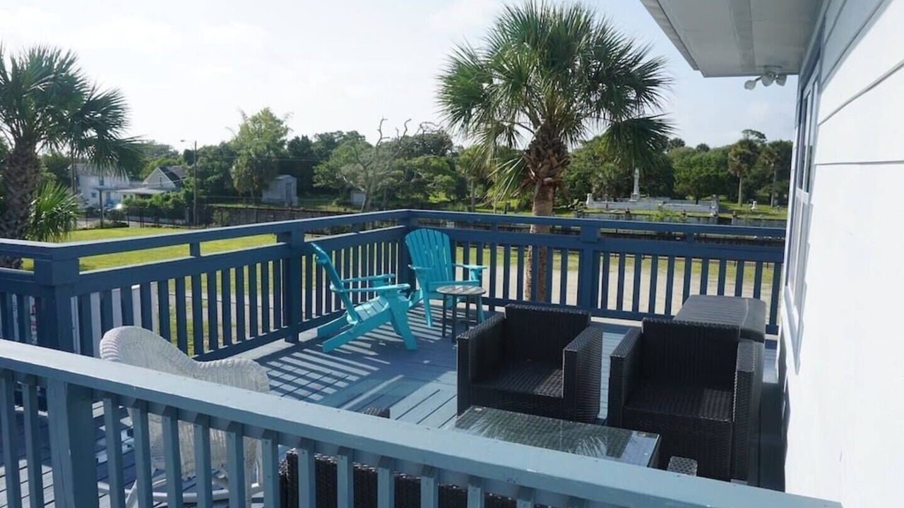 Photo of Patio Balcony in Smith's Memento