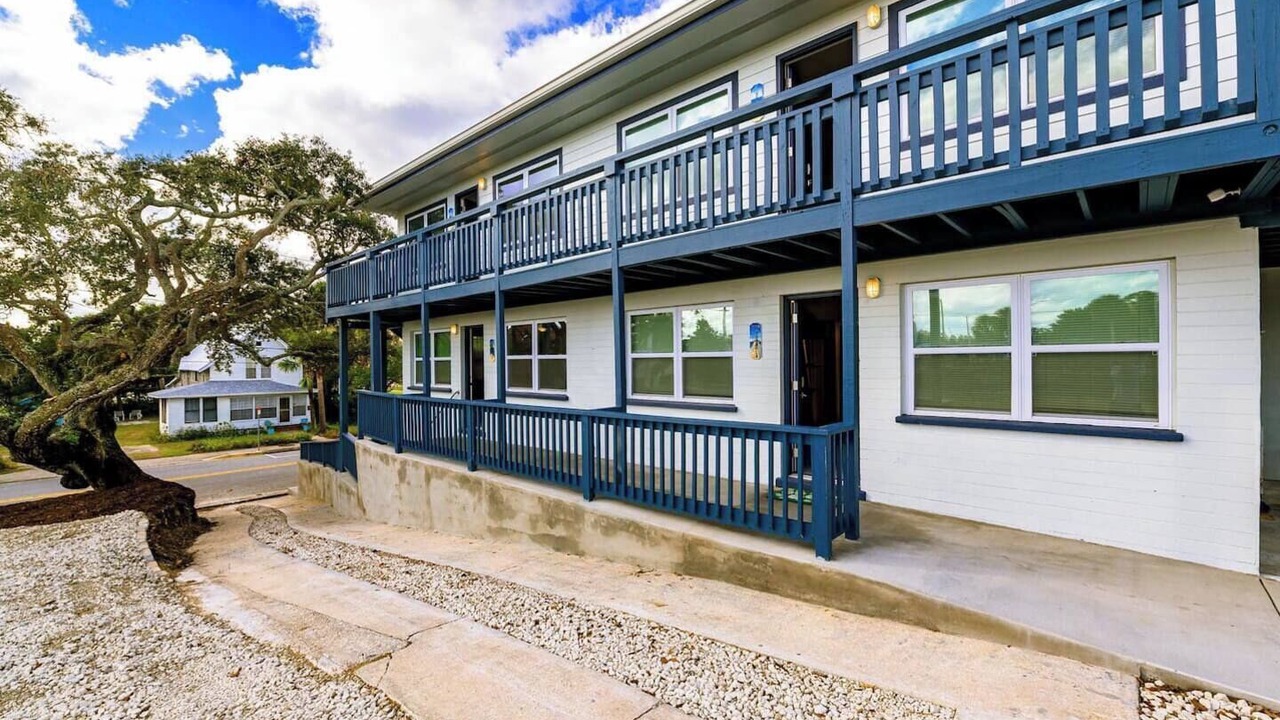 Photo of Others in Smith's Memento