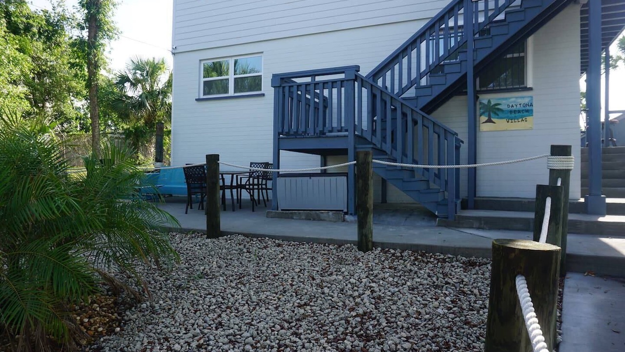 Photo of Outdoor in Smith's Memento